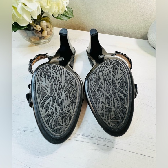 Sofft Strappy Sandal with Heel, Leather, Color Black, Size 7.5 - Picture 6 of 7